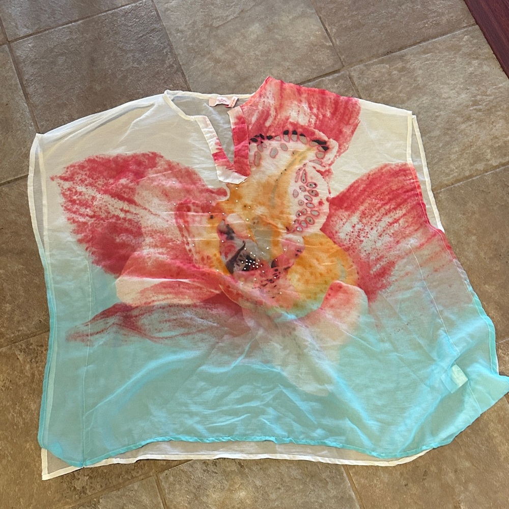 Floral Sheer Poncho Top with beautiful floral design size 20